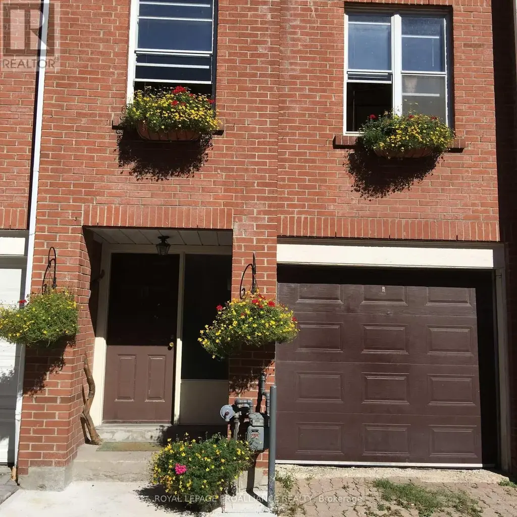 13 Portneuf Court, Toronto (Waterfront Communities)